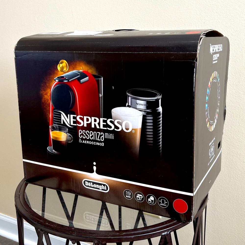 Delonghi Nespresso Essenza Mini & Aeroccino3 Milk Frother